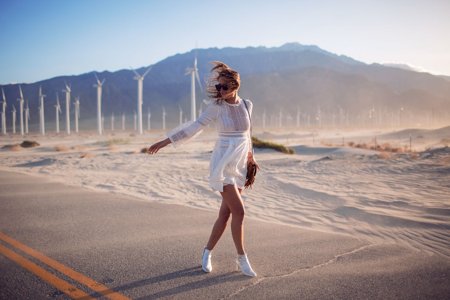 rebecca-laurey-fashion-blogger-windmills-palm-springs